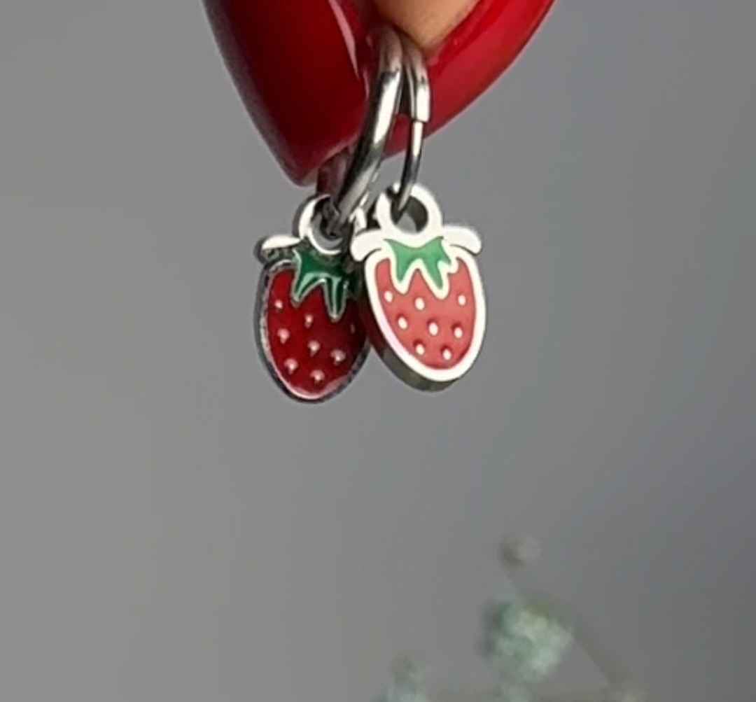 BERRY JOY - náušnice z chirurgické oceli - stříbrná